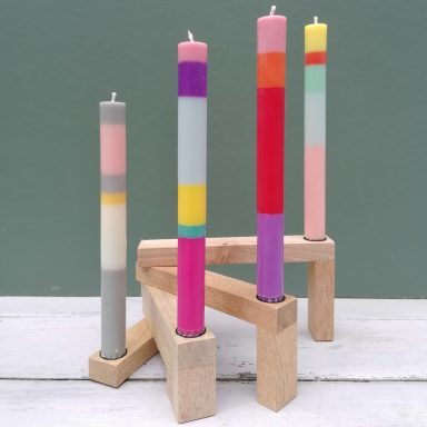 Kerzen haben wir in vielen bunten Variationen und Formen.